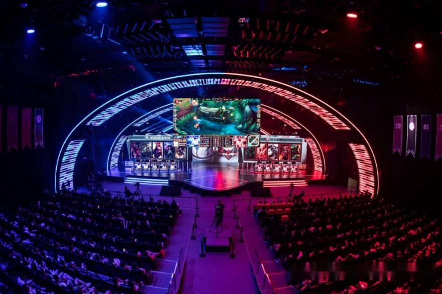 桌间距略缩 桌间距略缩